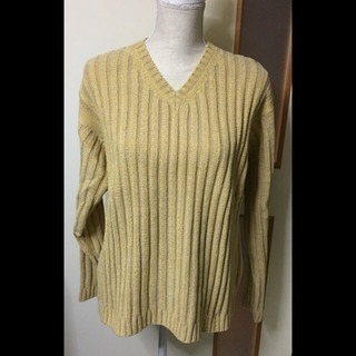 黄色のセーター