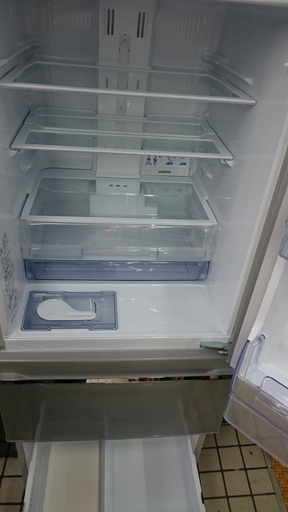 ☆高く買取るゾウ　八幡西店☆【直接引取限定】冷蔵庫　330L　最新の2017年製です！