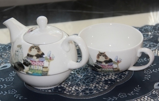 値下げ！ティーフォーワンティーポットとティーカップ猫柄ギフト箱有り 