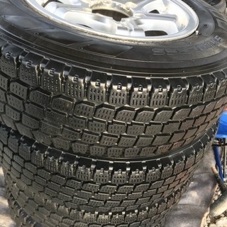 ハイエースのスタッドレスホイル付きタイヤ