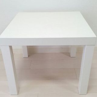 白色小テーブル