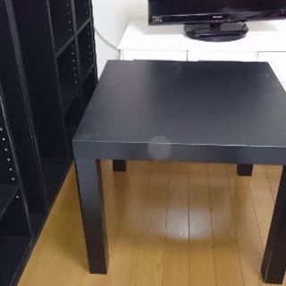 シンプルでモダンな黒いテーブル(^-^)/
