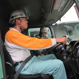 大型平ボディトラックドライバー（10t近距離運転手）　岡山近郊のみの輸送なので毎日家に帰れます - 正社員