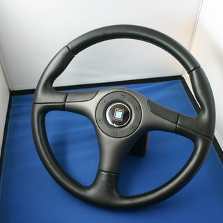 NARDI Z5 ナルディ　ゼットファイブ　ブラックレザー　ホーン付属　365mm〔N510〕