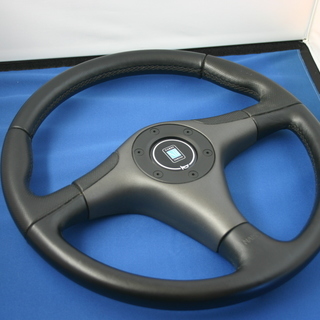 NARDI Z5 ナルディ　ゼットファイブ　ブラックレザー　ホーン付属　365mm〔N510〕