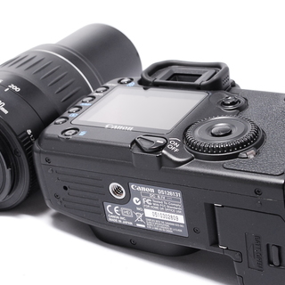 ❤️Canon EOS20D☆スマホ転送OK&高速連写!!雑誌付き❤️ Canon EOS 20D・20年後の今でも違和感なく使える性能と操作系