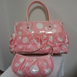 かわいいピンクのバッグ　ポーチバッグ付き　　未使用品ですので、　...