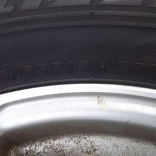 中古スタッドレスタイヤ（215/65 R16、BLIZZAK VRX）ホイール付き　昨年冬シーズンのみ使用（アルファード装着）