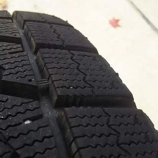 中古スタッドレスタイヤ（215/65 R16、BLIZZAK VRX）ホイール付き　昨年冬シーズンのみ使用（アルファード装着）