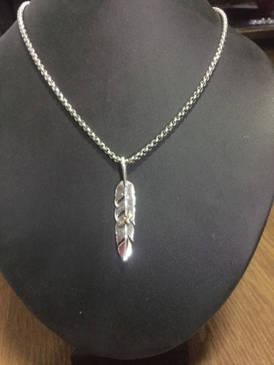 フェザーネックレス