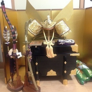 五月人形 兜 刀 弓矢 兜置きの台 専用の飾り布 金色の屏風