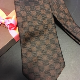 Louis Vuitton ダミエ柄 ネクタイ(オレンジ) 美品】LOUIS VUITTON ルイヴィトン ネクタイ 黒 ダミエ メタル