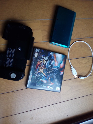 ニンテンドー3DS　本体と拡張スライドパット＋モンハンダブルクロス