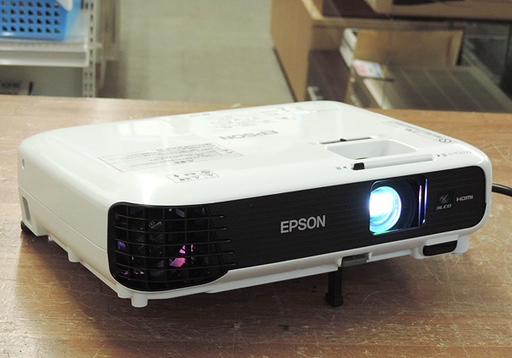 美品 動作確認済み EPSON/エプソン ビジネスプロジェクター EB-S04