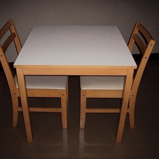 [引き渡し完了] 75cm角 食卓。テーブル 椅子2脚　ダイニン...