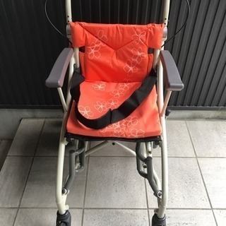 【美品】あい&ゆうき 歩行補助兼用車椅子12インチAY12-35