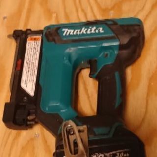 中古 マキタ18V 充電式ピンタッカ PT353D