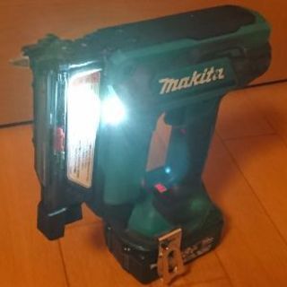 中古 マキタ18V 充電式ピンタッカ PT353D
