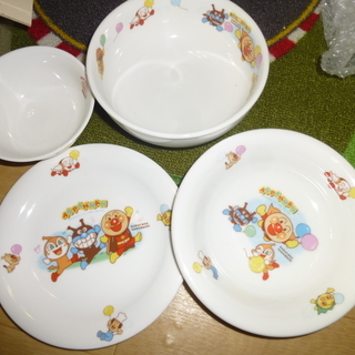 子供用　陶器製　アンパンマン　碗・皿いろいろ　4点セット　未使用