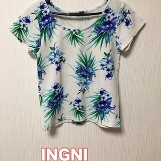 【お値下げしました💓】INGNI  カットソー半袖花柄 Uネック...