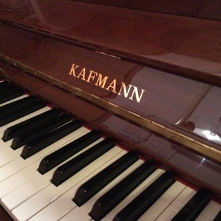 ウオールナットの綺麗なアップライトピアノ