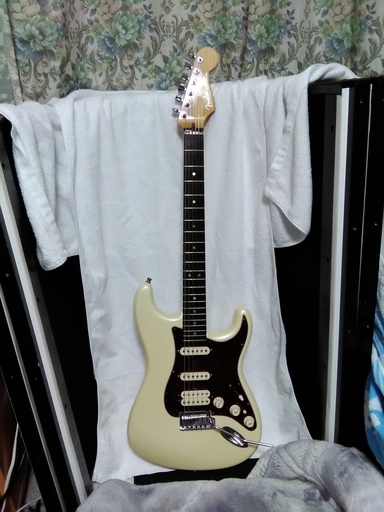 fender usa stratocaster american deluxe 2011年製　ハードケース付属