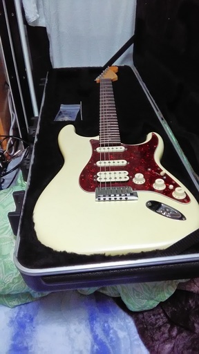 fender usa stratocaster american deluxe 2011年製　ハードケース付属