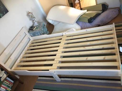 シングルベッドフレーム(良品） Solid pine wood single bed frame - retractable (for futon) - ¥12000 (Setagaya-ku)