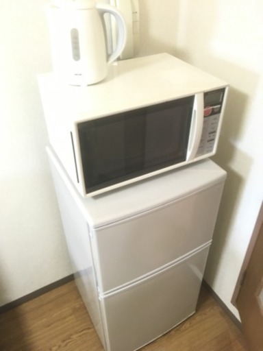 冷蔵庫、電子レンジ、電子ケトルの3点セット