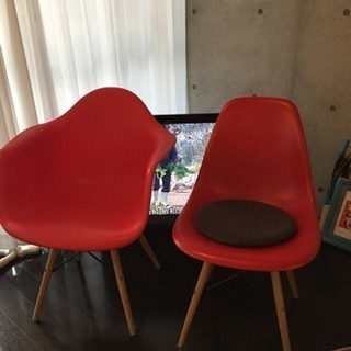 赤い可愛い椅子