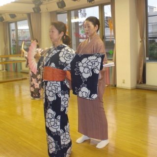 一人で着物が着られるようになり 優雅な立ち居振る舞いや礼儀が身につきます Be Mine 桃谷の日本舞踊の生徒募集 教室 スクールの広告掲示板 ジモティー 一人で着物が着られるようになり 優雅な立ち居振る舞いや礼儀が身につきます Be Mine 桃谷の日本舞踊の生徒募集 教室 スクールの広告掲示板 ジモティー