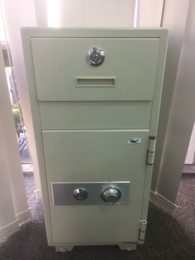 【中古品】金庫(ダイヤル不可)カギあり