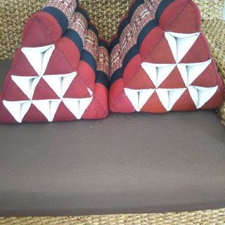 タイ　バリ島　三角枕2つ