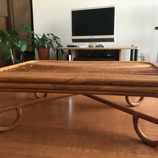 リビング用の籐テーブル