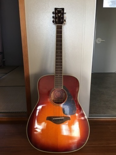 引越しにつき、アコースティックギター15000円でお売りします。