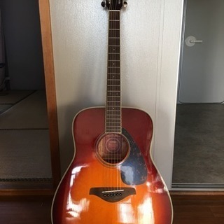 引越しにつき、アコースティックギター15000円でお売りします。