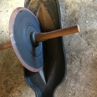 薬研（やげん） Amazon.co.jp: 薬研やげん古道具古民具鉄製薬碾薬卸漢方薬すり鉢骨董