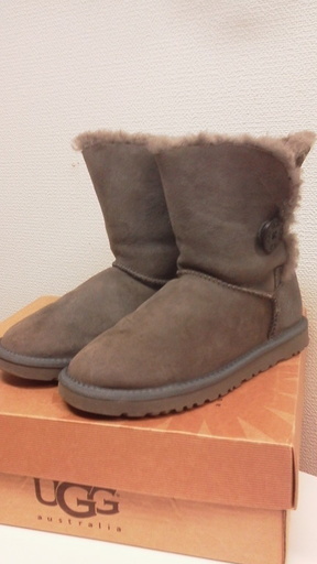 美品アグブーツW BAILEY BUTTON 5803W  GRAYグレー23㎝ 6