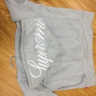 完売しました。シュプリーム フードロゴパーカー