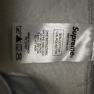 完売しました。シュプリーム フードロゴパーカー