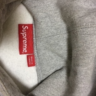 完売しました。シュプリーム フードロゴパーカー