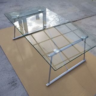 ガラステーブル☆シンプルなデザイン