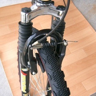 26インチマウンテンバイク21段変速付きフロントサスペンション付き新古車　点検整備済み　防犯登録サービス！