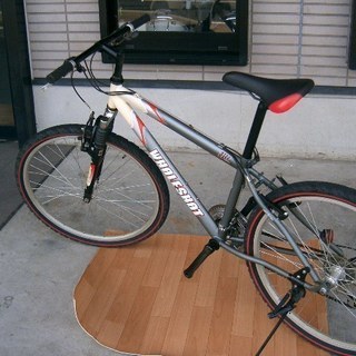26インチマウンテンバイク21段変速付きフロントサスペンション付き新古車　点検整備済み　防犯登録サービス！