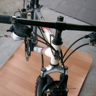 26インチマウンテンバイク21段変速付きフロントサスペンション付き新古車　点検整備済み　防犯登録サービス！