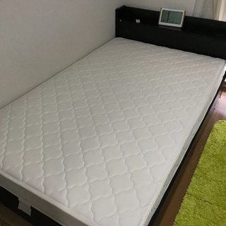 セミダブルベッド