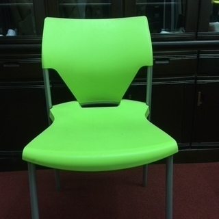 プラスティック製のカラー椅子
