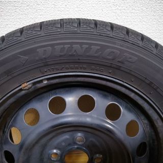 新品同様スタッドレスタイヤ4本セット175/65R15 ダンロップ