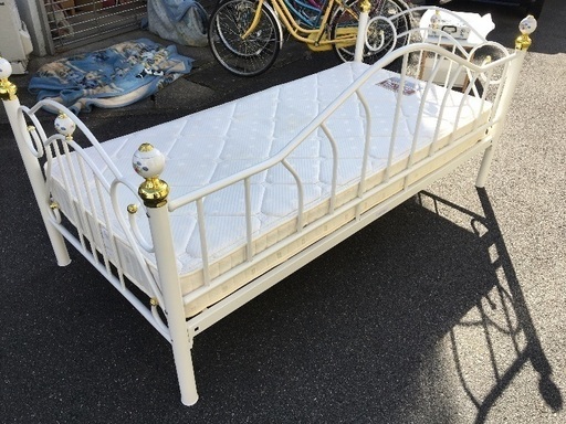 ニトリ 可愛い パイプベッド スプリングマトレス付 シングル おさる 京都のベッド シングルベッド の中古あげます 譲ります ジモティーで不用品の処分