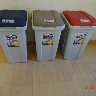 プラスチックゴミ箱　3個